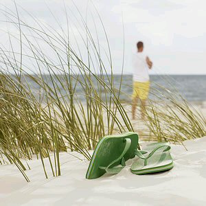 untitledFLIPFLOPS ON BEACH